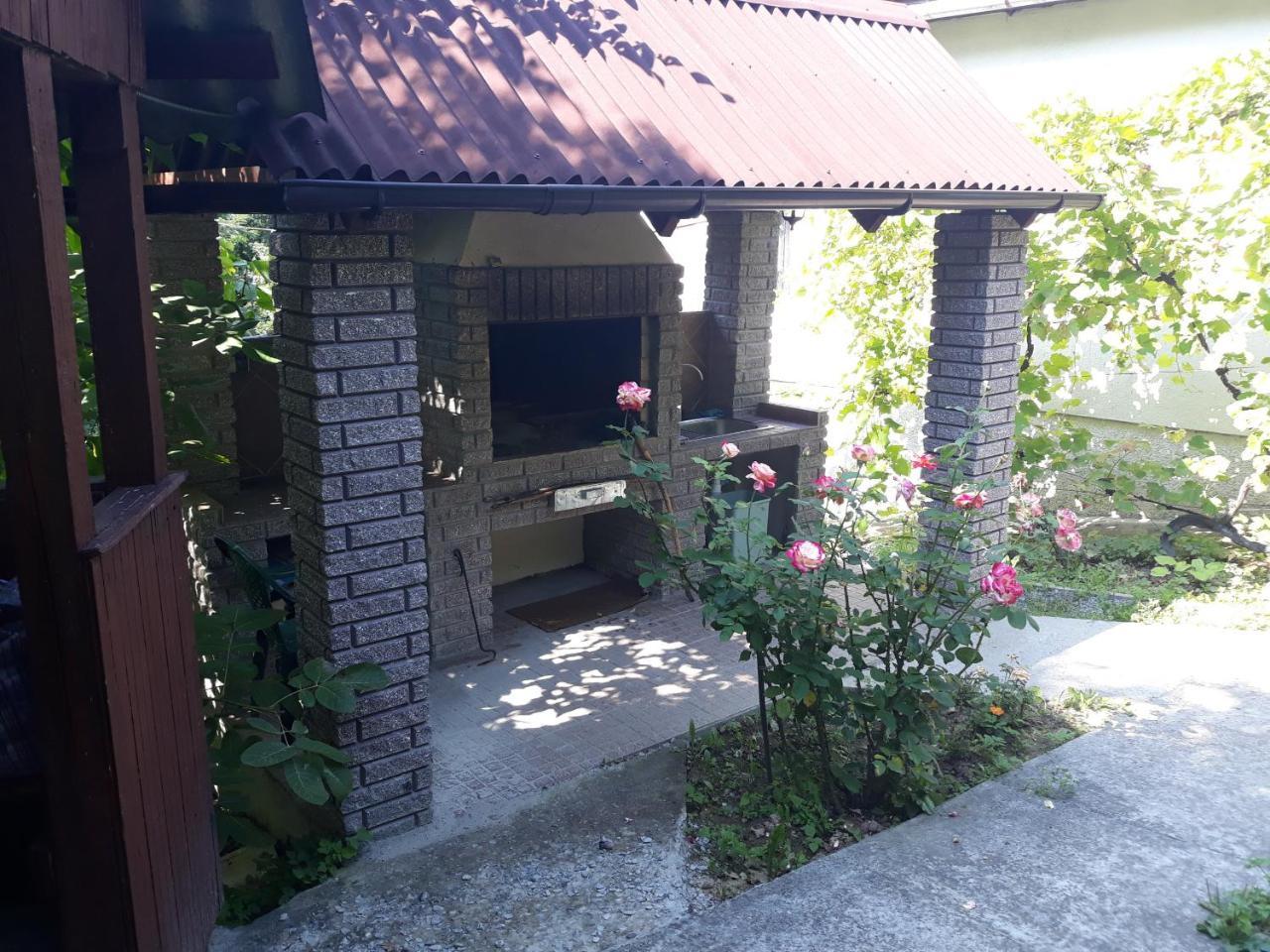 Котедж "Лісовий Затишок" Glubokoye Exterior foto